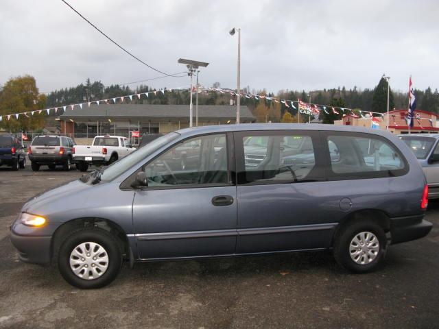 Plymouth Grand Voyager 1996 photo 1