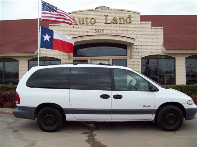 Plymouth Grand Voyager 1996 photo 2