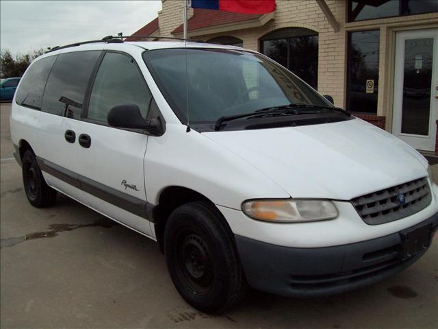 Plymouth Grand Voyager 1996 photo 3