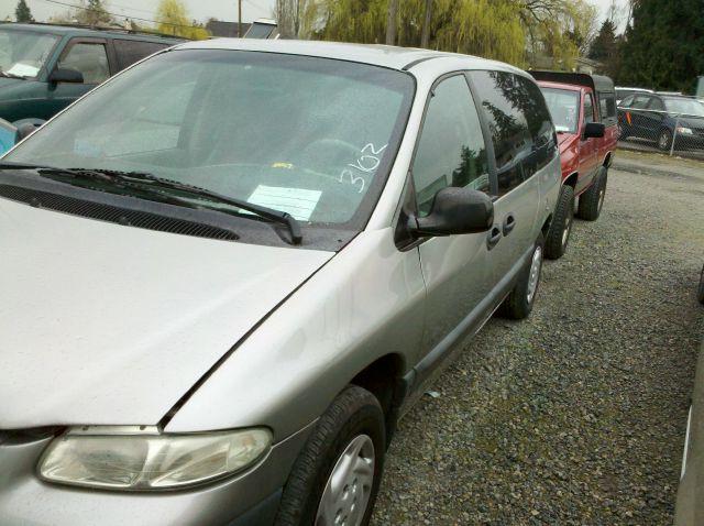 Plymouth Grand Voyager 1997 photo 3