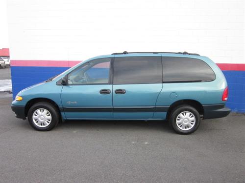 Plymouth Grand Voyager 1998 photo 2