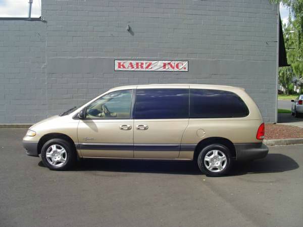 Plymouth Grand Voyager 1999 photo 0