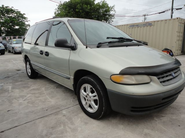 Plymouth Grand Voyager 1999 photo 4