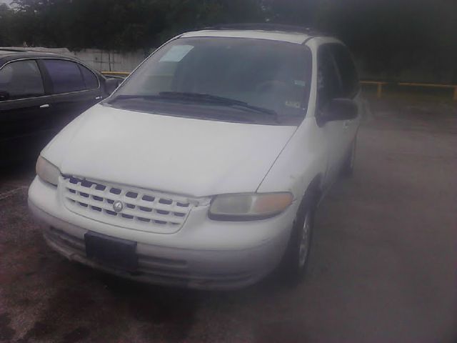 Plymouth Grand Voyager 1999 photo 0