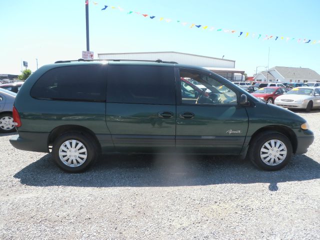 Plymouth Grand Voyager 1999 photo 3