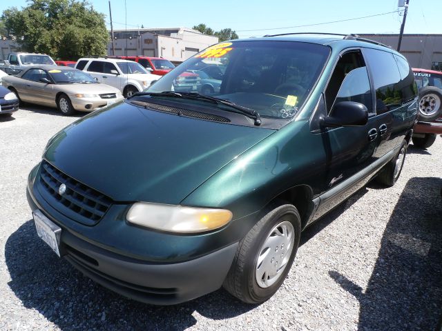 Plymouth Grand Voyager 1999 photo 4