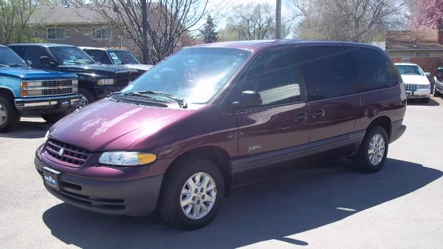 Plymouth Grand Voyager 1999 photo 2