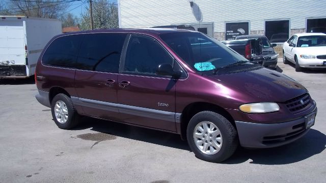 Plymouth Grand Voyager 1999 photo 3