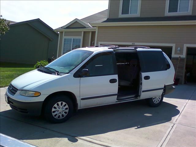 Plymouth Grand Voyager 1999 photo 0