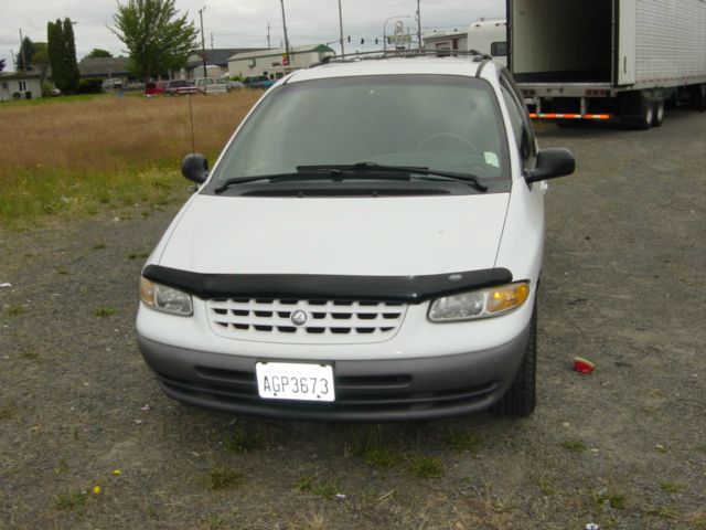 Plymouth Grand Voyager 1999 photo 4