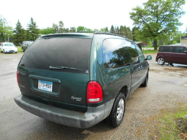 Plymouth Grand Voyager 1999 photo 3