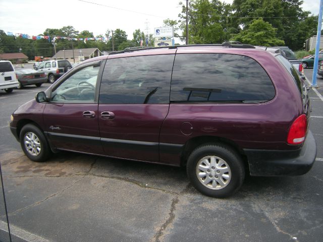 Plymouth Grand Voyager 1999 photo 3