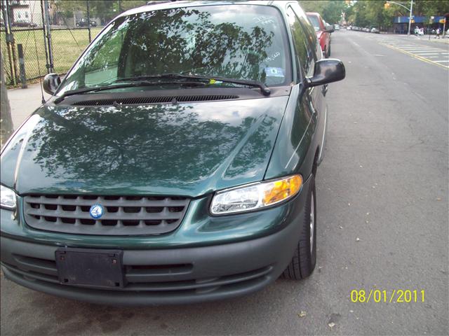 Plymouth Grand Voyager 1999 photo 1