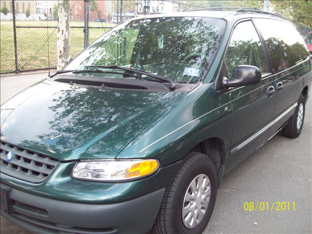 Plymouth Grand Voyager 1999 photo 3