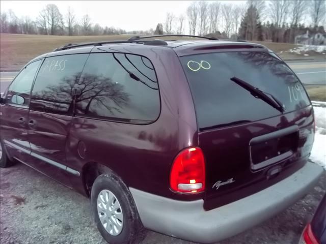 Plymouth Grand Voyager 2000 photo 1