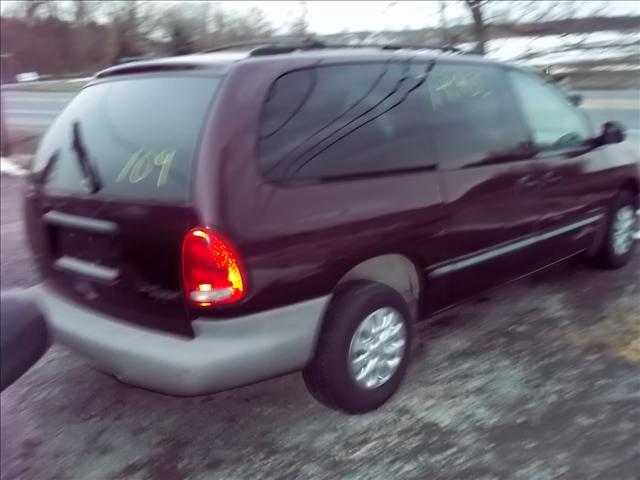 Plymouth Grand Voyager 2000 photo 2