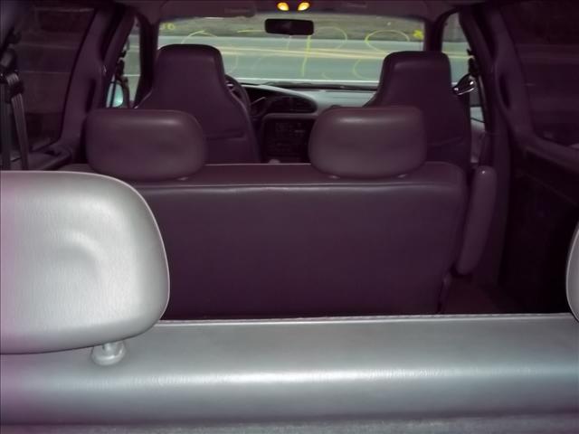 Plymouth Grand Voyager 2000 photo 3