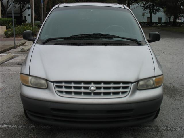 Plymouth Grand Voyager 2000 photo 0