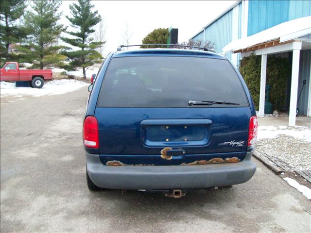 Plymouth Grand Voyager 2000 photo 3