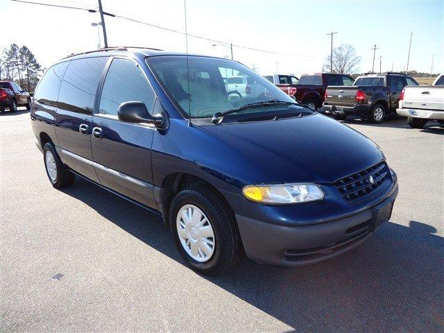 Plymouth Grand Voyager 2000 photo 1