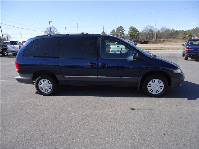 Plymouth Grand Voyager 2000 photo 2