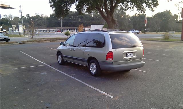 Plymouth Grand Voyager 2000 photo 1