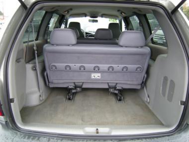 Plymouth Grand Voyager 2000 photo 2