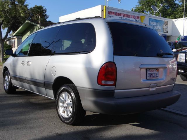 Plymouth Grand Voyager 2000 photo 3