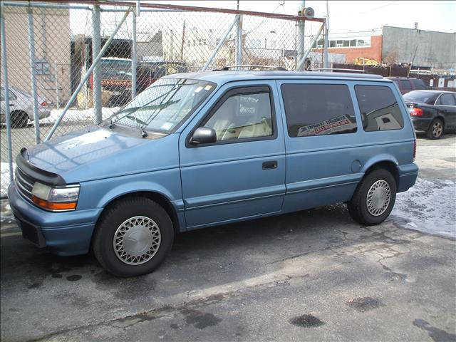 Plymouth Voyager SE MiniVan