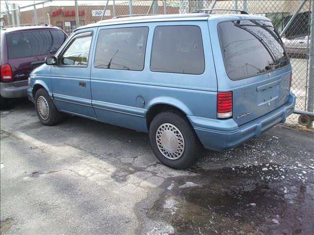 Plymouth Voyager 1995 photo 1