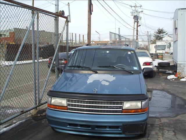 Plymouth Voyager 1995 photo 2