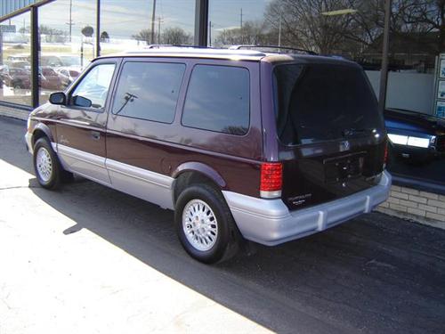 Plymouth Voyager 1995 photo 1