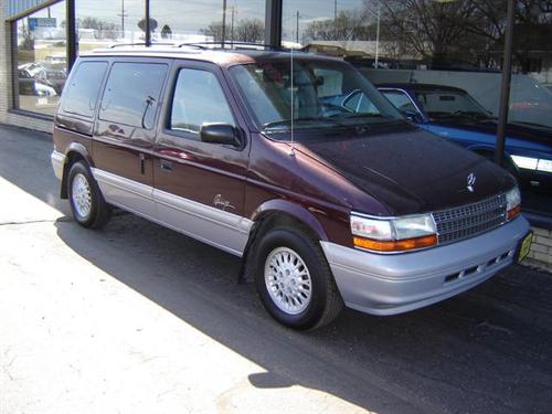 Plymouth Voyager 1995 photo 2