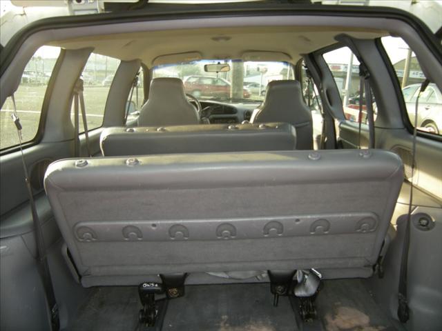 Plymouth Voyager 1998 photo 1