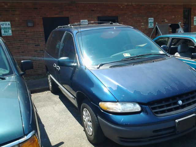 Plymouth Voyager 1999 photo 1