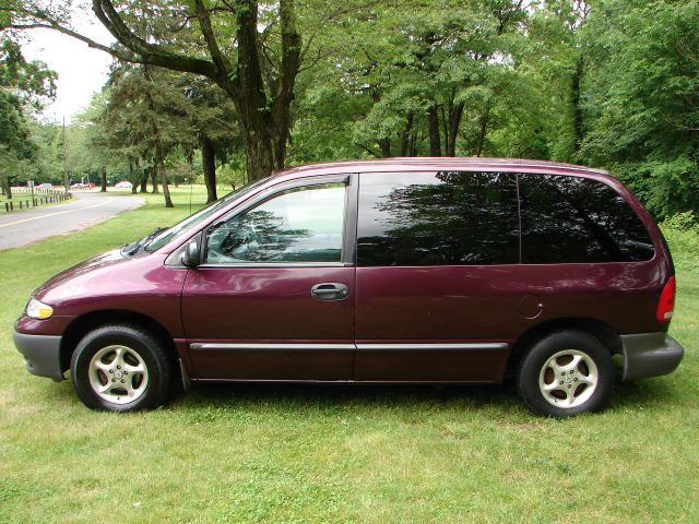 Plymouth Voyager 1999 photo 2