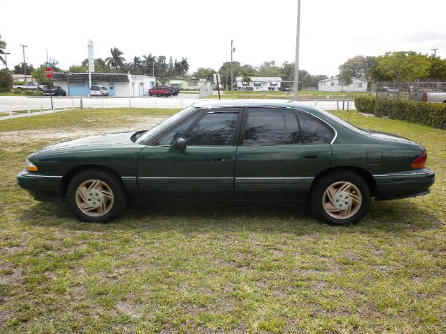 Pontiac Bonneville 1993 photo 2