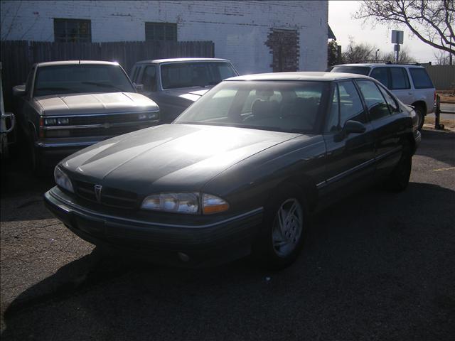 Pontiac Bonneville 1993 photo 2