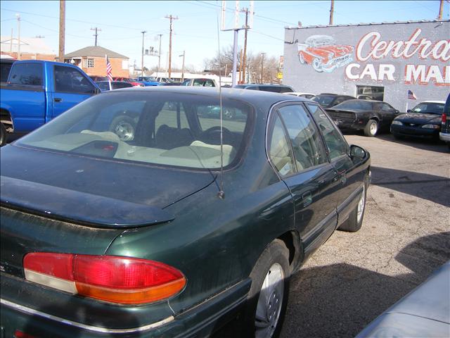 Pontiac Bonneville 1993 photo 3