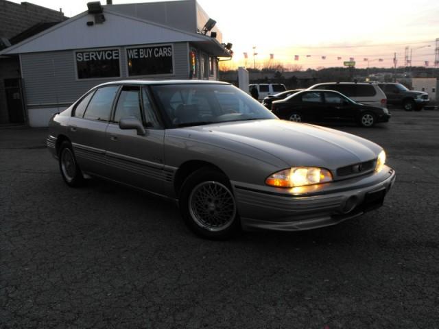 Pontiac Bonneville 1994 photo 1