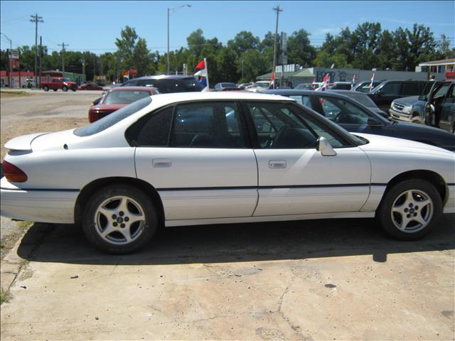 Pontiac Bonneville 1995 photo 2