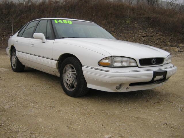 Pontiac Bonneville SE Sedan