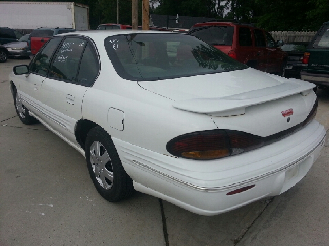 Pontiac Bonneville 1996 photo 1