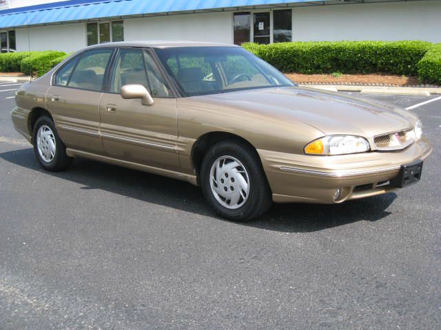 Pontiac Bonneville 1998 photo 1