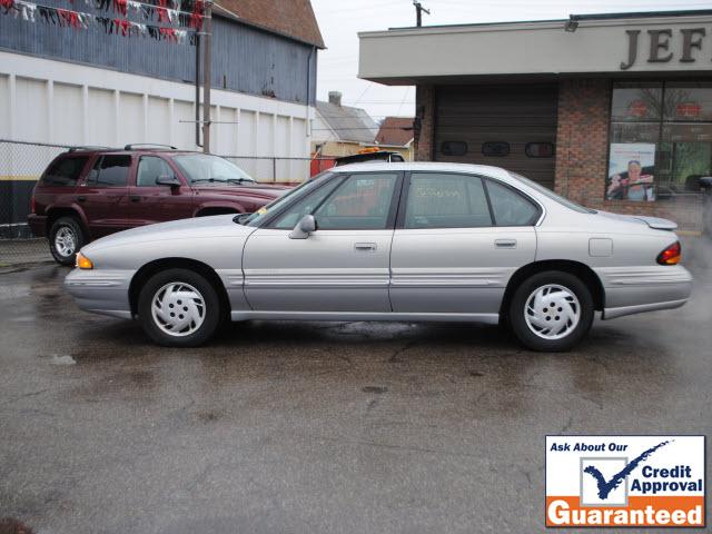 Pontiac Bonneville 1998 photo 1