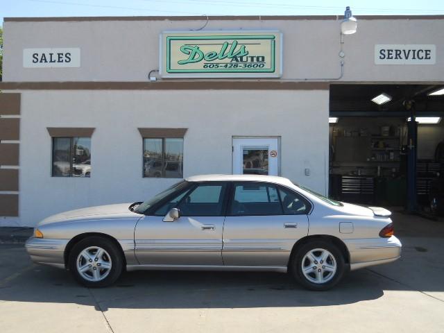 Pontiac Bonneville SE Sedan