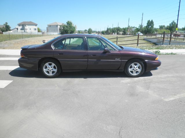 Pontiac Bonneville 1998 photo 1