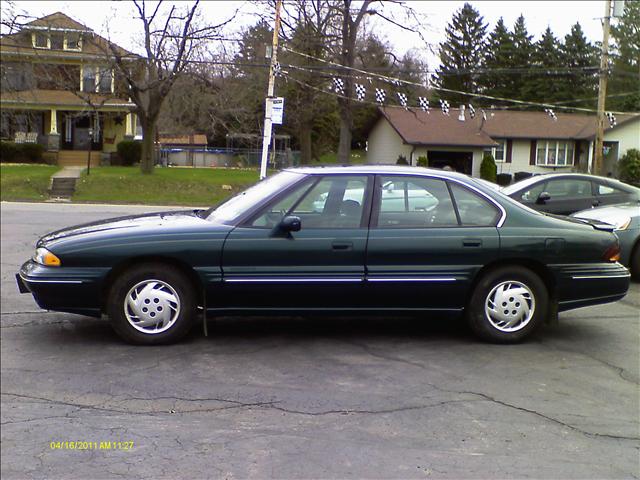 Pontiac Bonneville 1998 photo 1