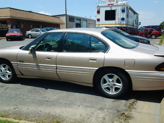 Pontiac Bonneville 1999 photo 2