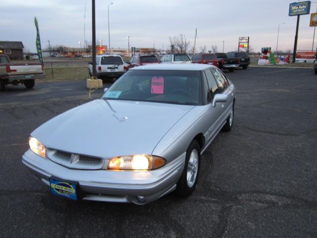 Pontiac Bonneville SE Sedan